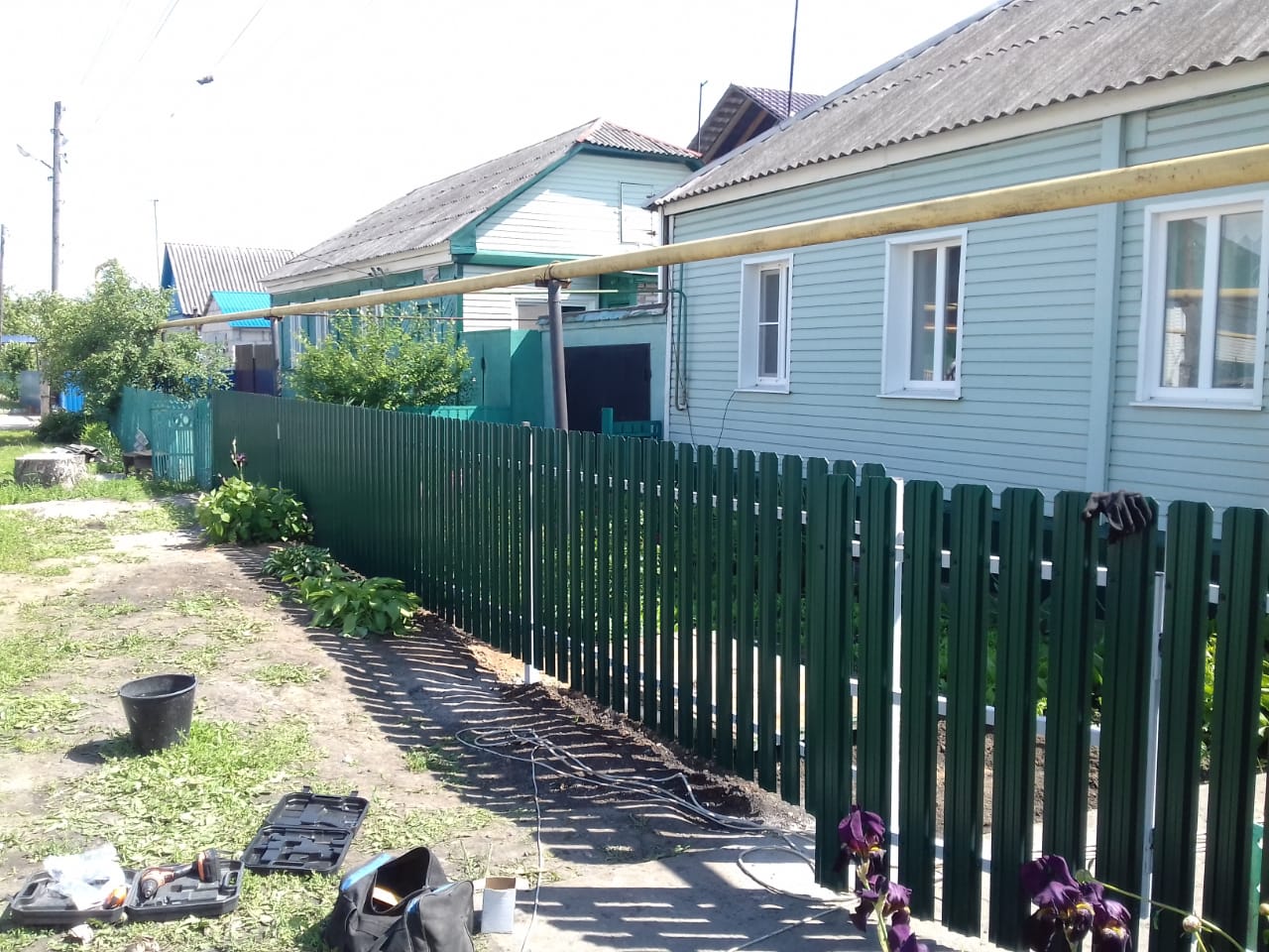Комбинированный забор 25м штакетник и профлист, ворота, калитка фото в Переславле-Залесском