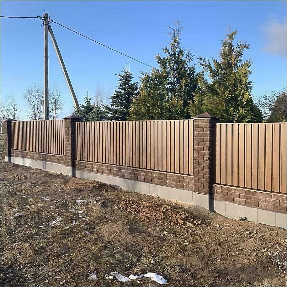 Забор из профлиста НС-21 цвет Printech темное дерево фото1 в Переславле-Залесском