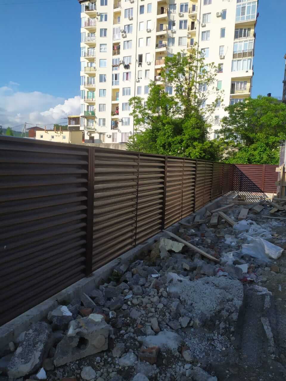 Забор-жалюзи 140м RAL8017 Шоколад фото1 в Переславле-Залесском