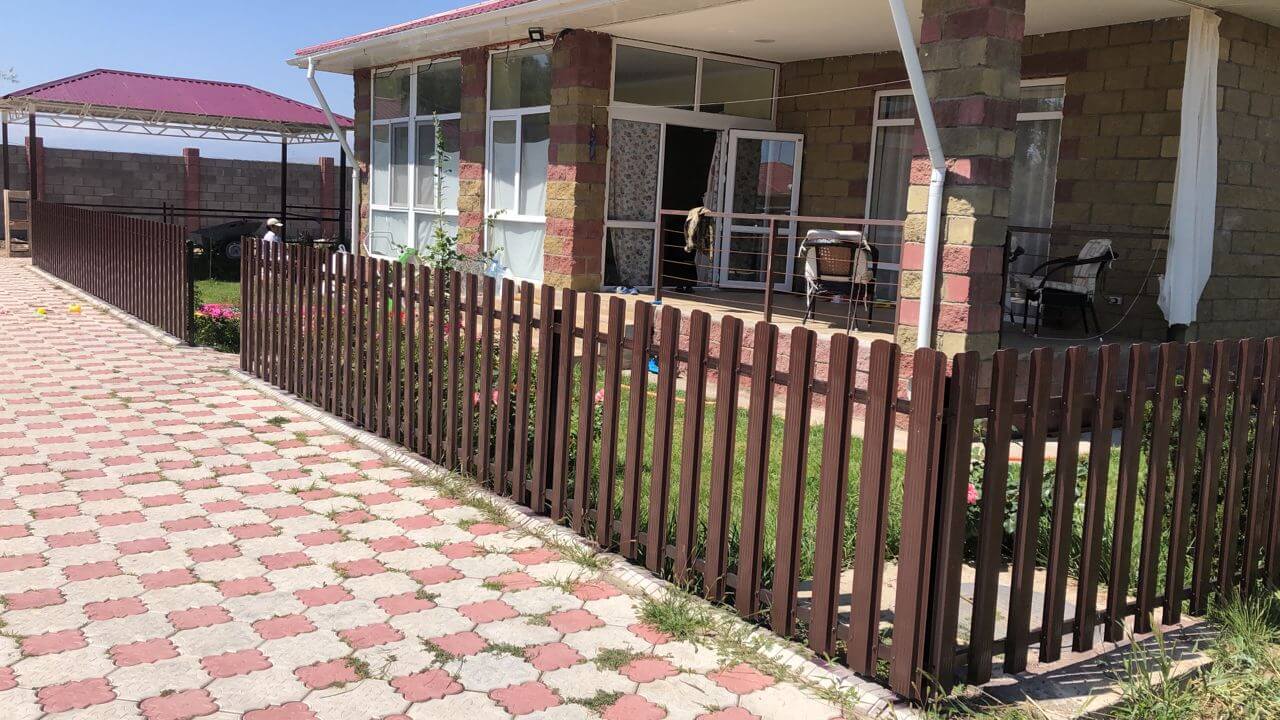 забор из штакетника шоколад фото1 в Переславле-Залесском