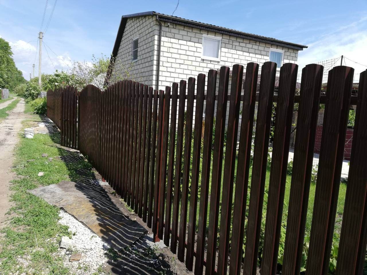 Забор из евроштакетника Плетенка 19м RAL8017 Шоколад в Переславле-Залесском