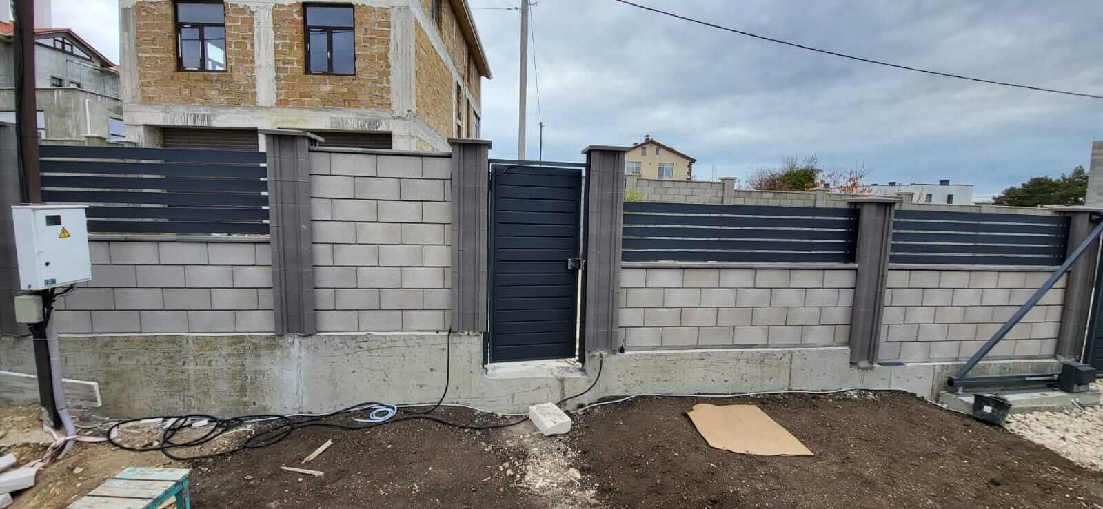 Забор-ранчо из металлопланкена 28м RAL7024 Серый Графит МАТТЕ фото 6 в Переславле-Залесском