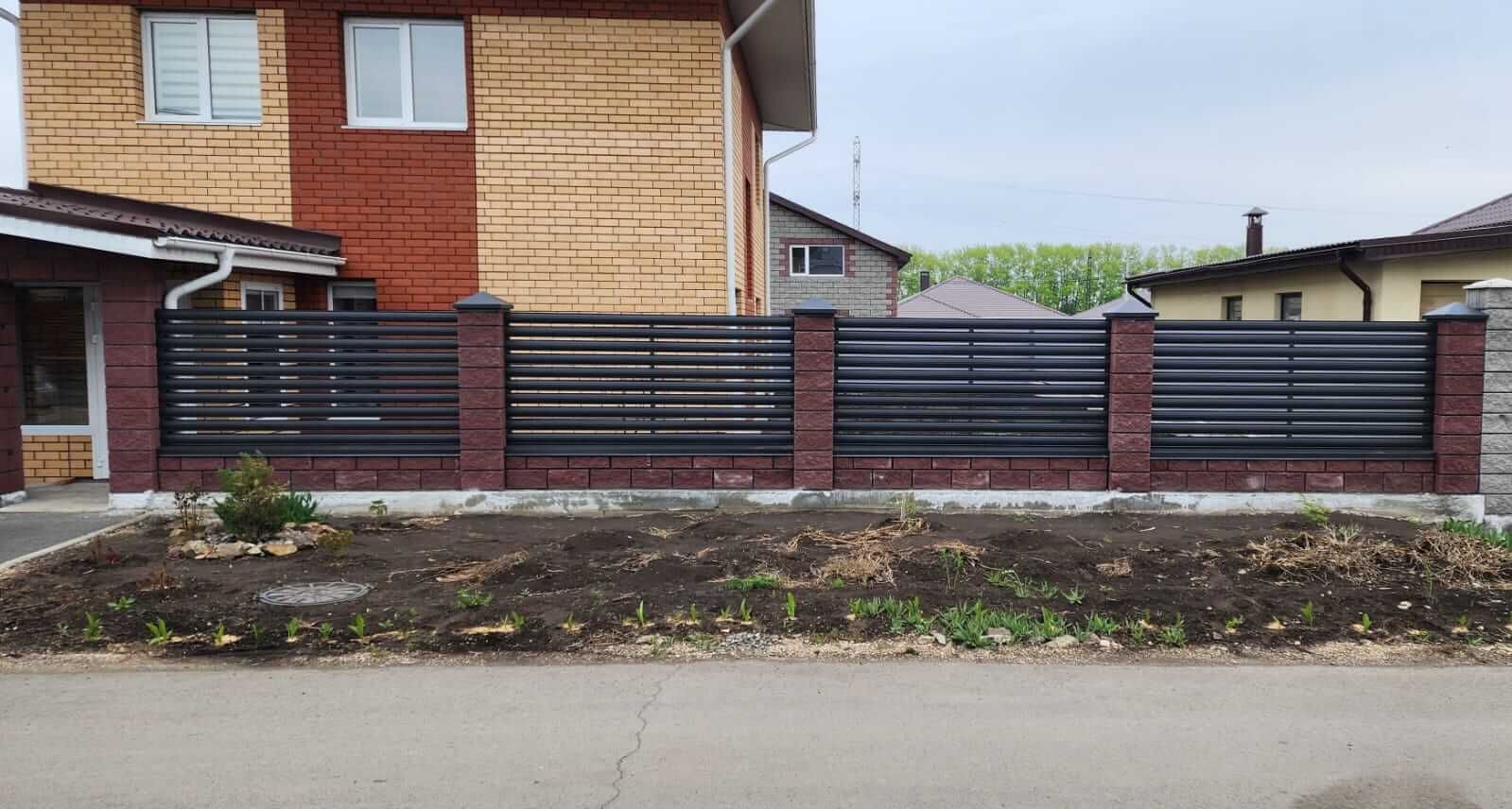 Забор-ранчо из штакетника 21м RAL7024/7024 Серый Графит МАТТЕ фото 8 в Переславле-Залесском