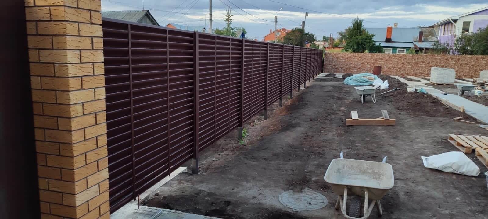 Забор из ламелей еврожалюзи 19м RAL8017/8017 Шоколад двусторонний фото 1 в Переславле-Залесском