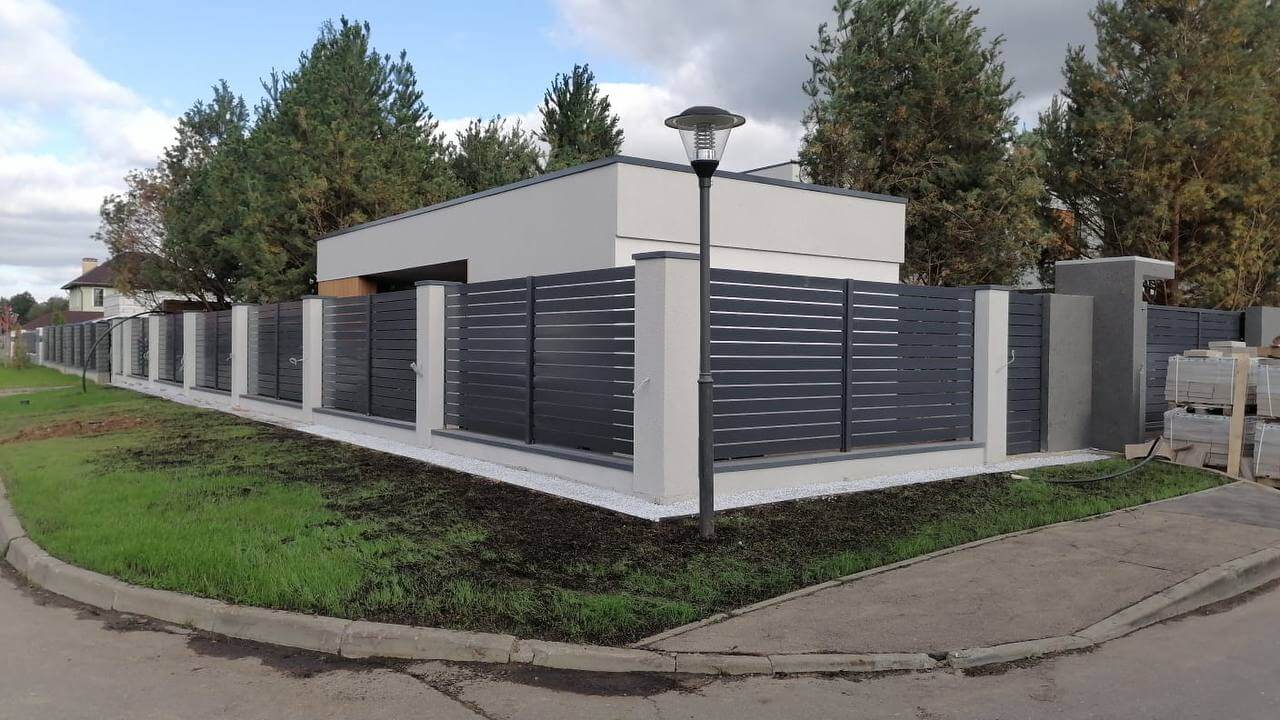 Забор-ранчо из металлопланкена 36м RAL7024 Серый Графит фото 7 в Переславле-Залесском