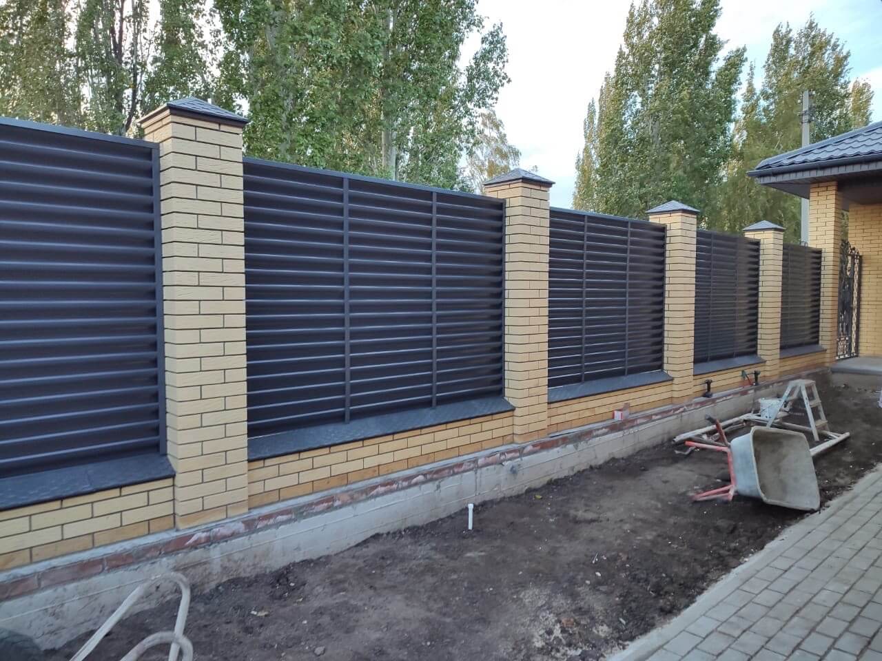 Забор-жалюзи с ламелями Еврожалюзи 16м RAL7024/7024 Серый Графит двусторонний фото 3 в Переславле-Залесском