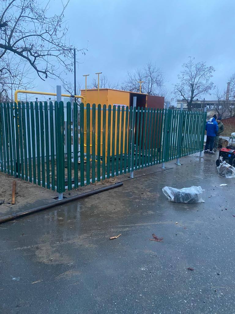 Забор из штакетника ЭКО-М 12м RAL6005 Зеленый Мох фото 1 в Переславле-Залесском