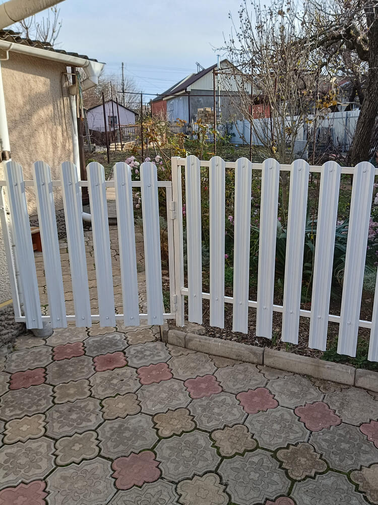 Заборчик из евроштакетника высотой 1м. RAL9003/9003 Белый двусторонний в Переславле-Залесском