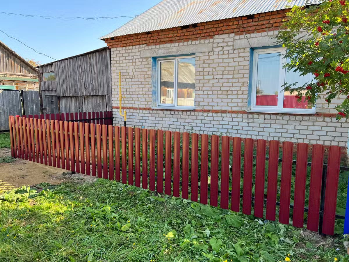 Забор из евроштакетника 9м RAL3005/3005 Красное Вино двусторонний в Переславле-Залесском