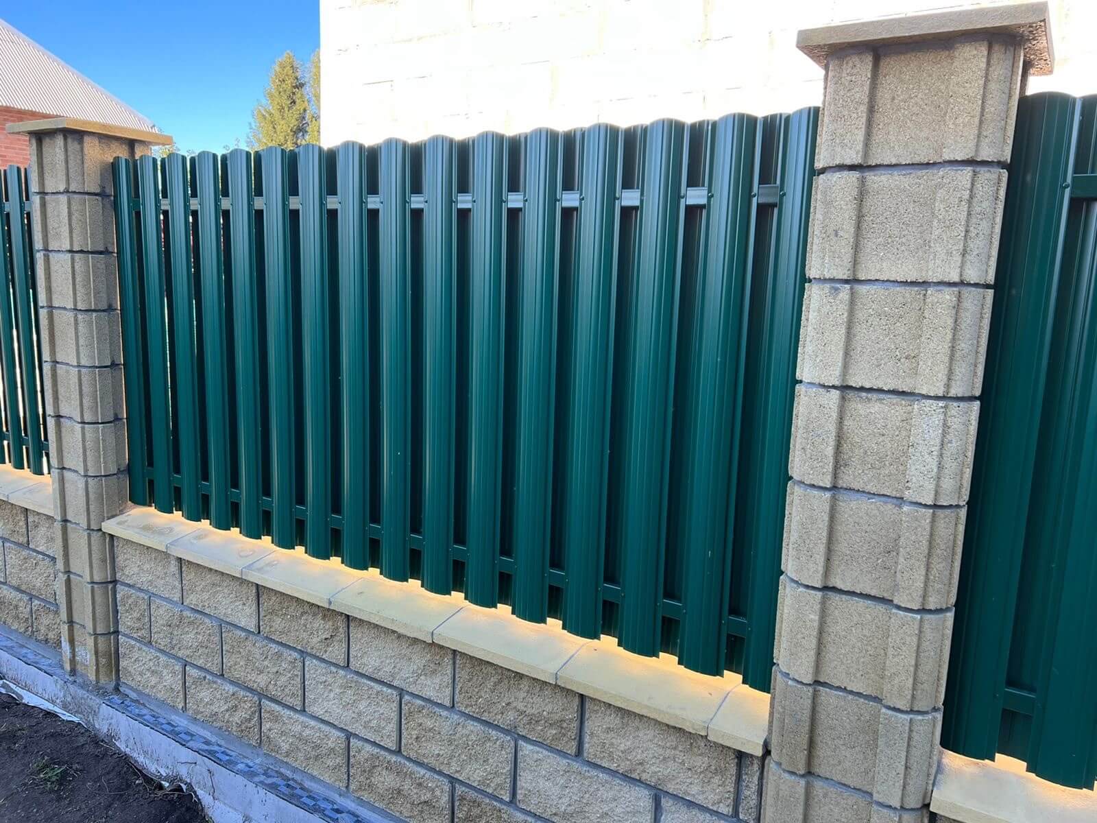 Забор из евроштакетника 22м RAL6005/6005 Зеленый Мох двусторонний фото 6 в Переславле-Залесском
