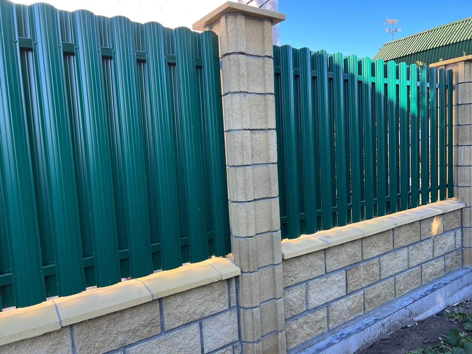 Забор из евроштакетника 22м RAL6005/6005 Зеленый Мох двусторонний фото 1 в Переславле-Залесском