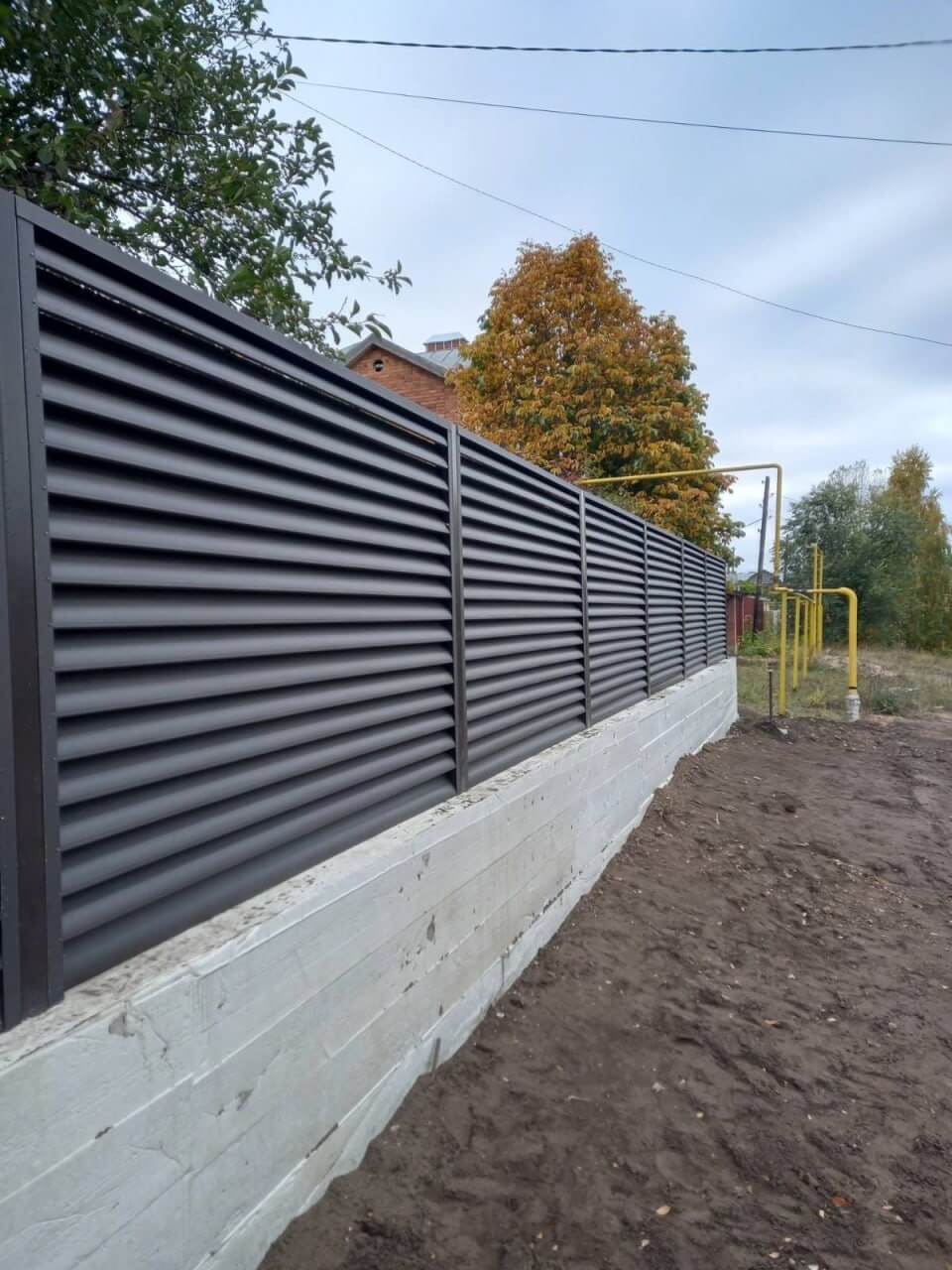 Забор из ламелей еврожалюзи 34м RAL8019/8019 Темный Шоколад двусторонний МАТТЕ в Переславле-Залесском