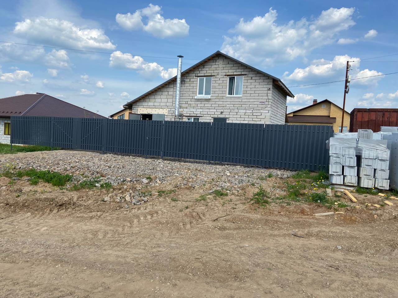 Забор из евроштакетника 16м RAL7024 Серый Графит фото 6 в Переславле-Залесском