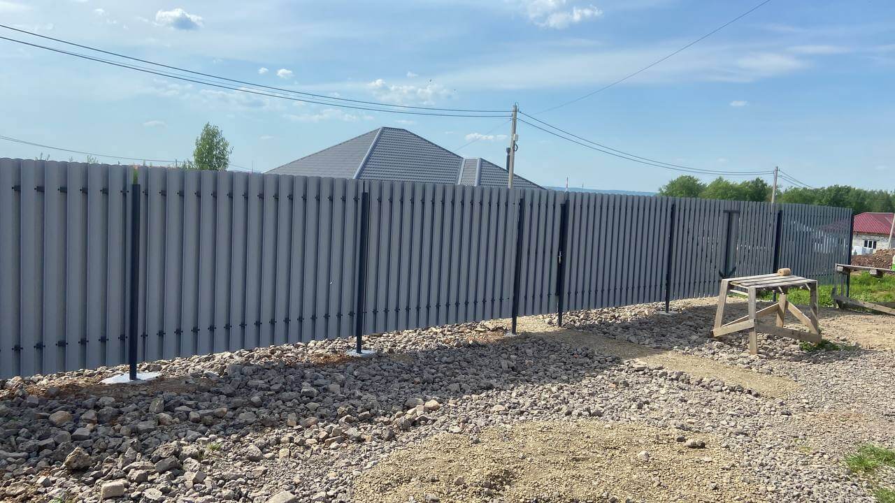 Забор из евроштакетника 16м RAL7024 Серый Графит фото 2 в Переславле-Залесском