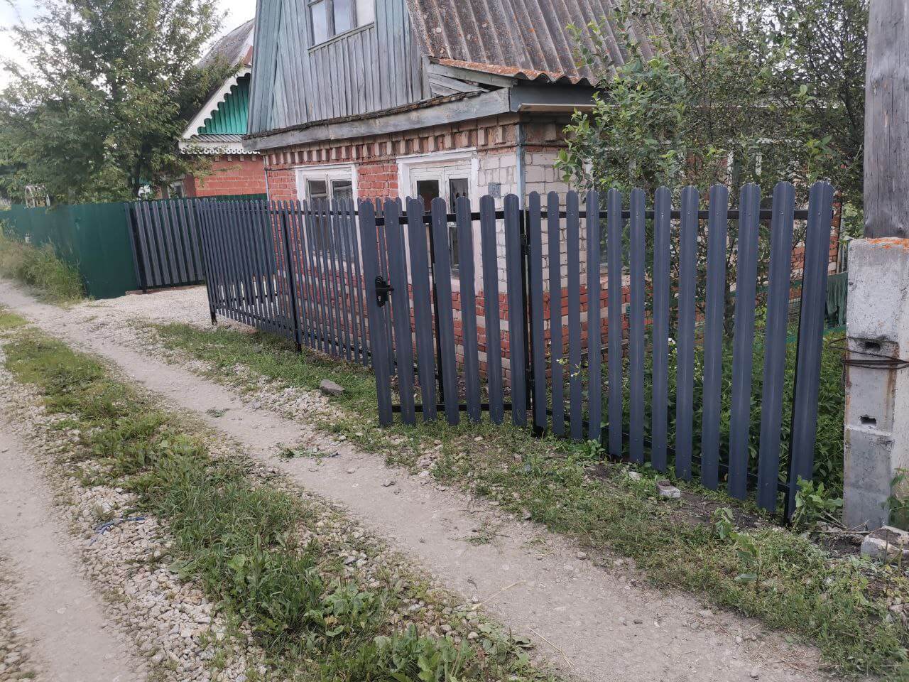 Забор из евроштакетника 7м RAL7024/7024 Серый Графит двусторонний фото 3 в Переславле-Залесском