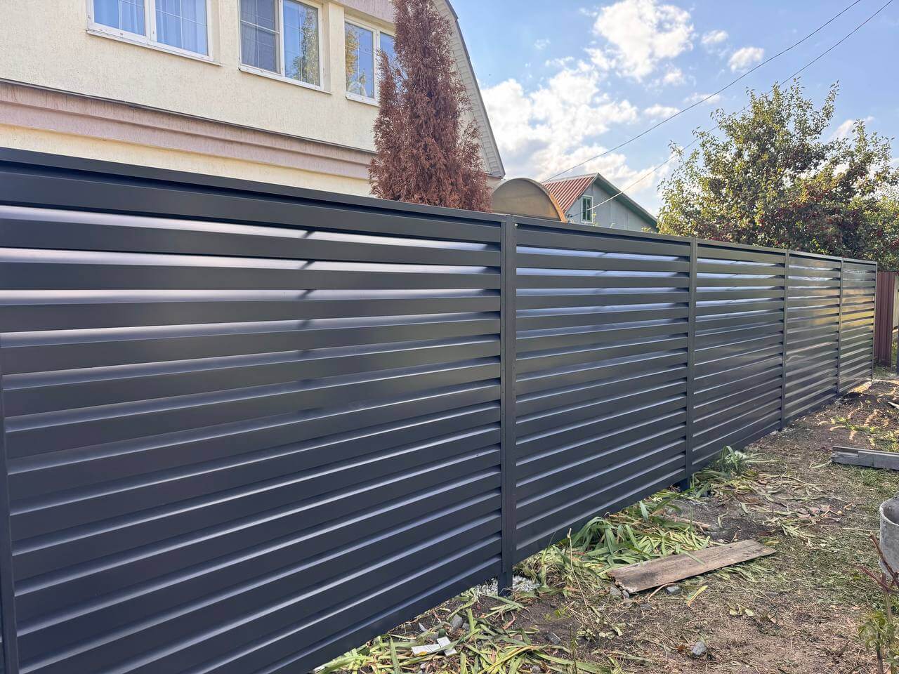 Забор-жалюзи из ламелей Хай-Тек 26м RAL7024/7024 Серый Графит двусторонний в Переславле-Залесском