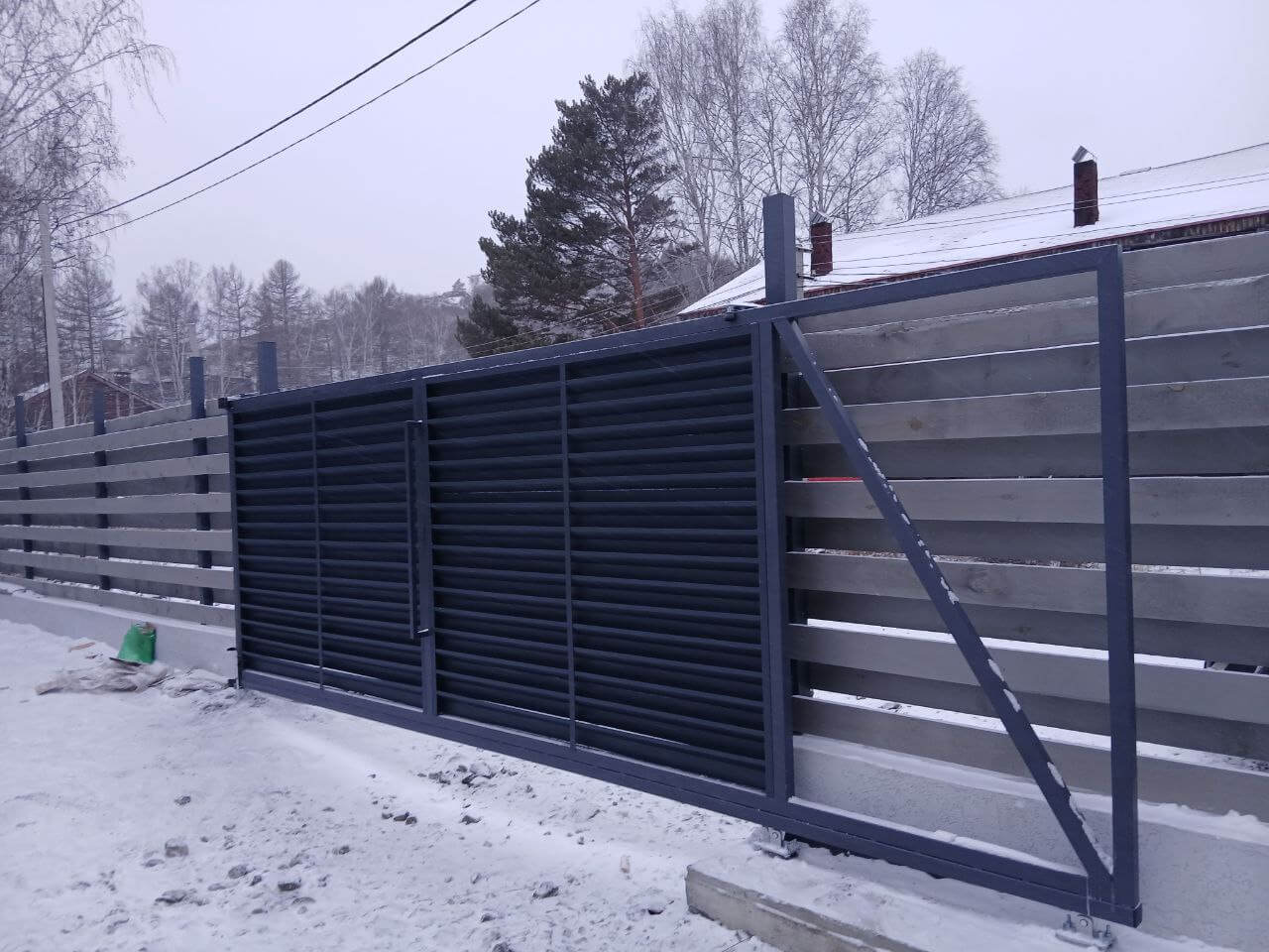 Входная группа из ламелей Хай-Тек RAL7024/7024 Серый Графит двусторонний МАТТЕ фото 4 в Переславле-Залесском