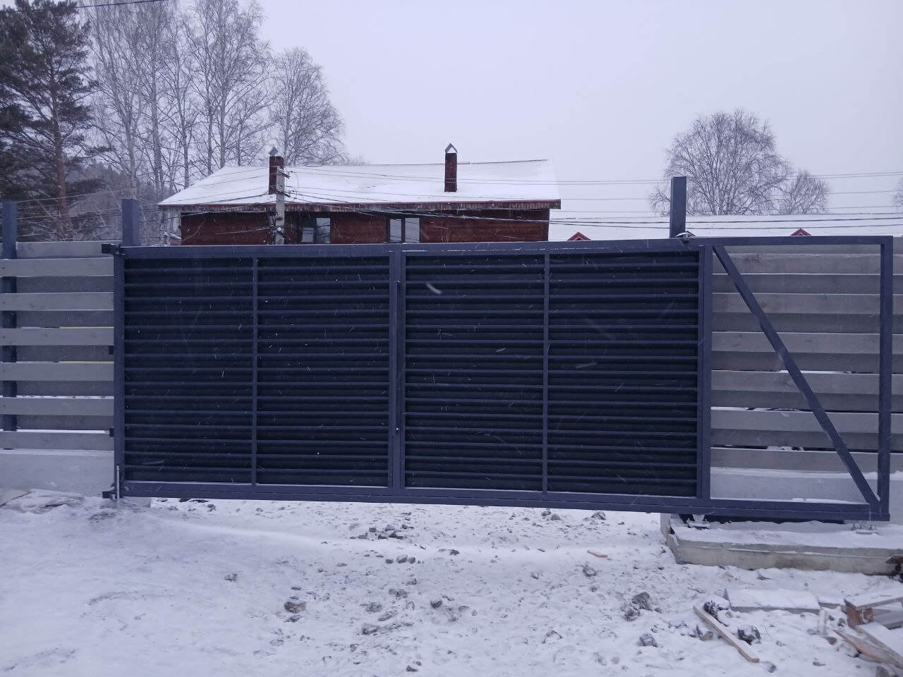 Входная группа из ламелей Хай-Тек RAL7024/7024 Серый Графит двусторонний МАТТЕ фото 17 в Переславле-Залесском