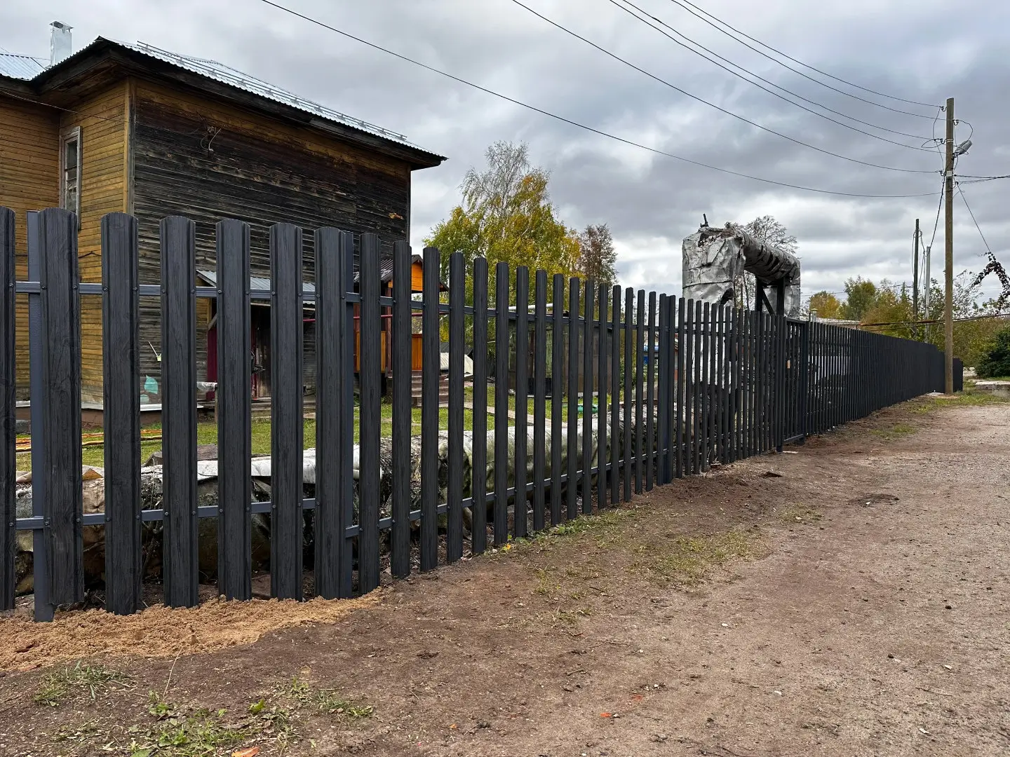 Забор из евроштакетника 63м Черное Дерево 3D Принтек фото 1 в Переславле-Залесском