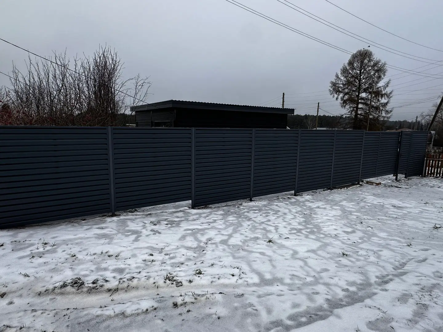 Забор-жалюзи из ламелей Хай-Тек 20м RAL7024/7024 Серый Графит двусторонний МАТТЕ фото 3 в Переславле-Залесском
