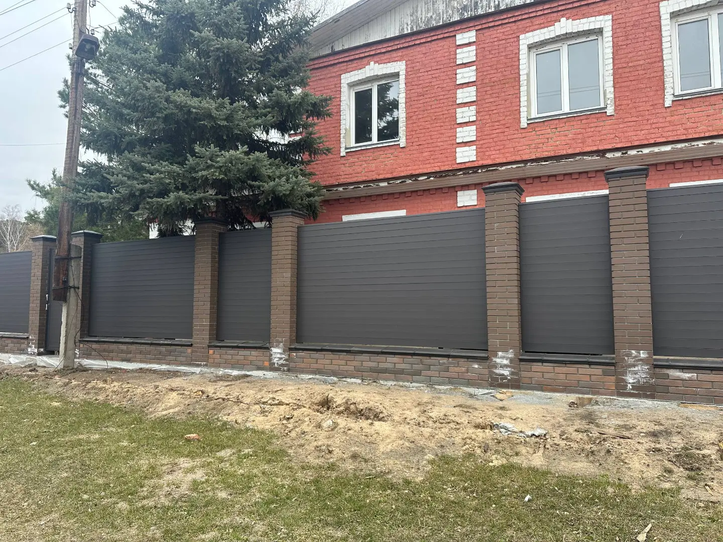 Забор-ранчо из металлического планкена 28м RAL8019 Темный Шоколад МАТТЕ в Переславле-Залесском