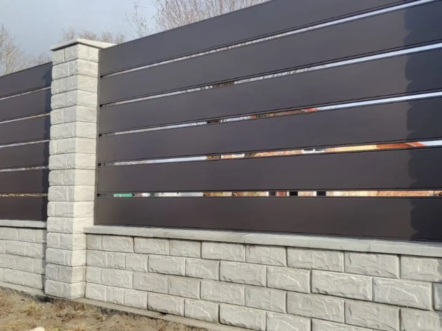Забор-ранчо из металлопланкена 32м RAL8019 Темный Шоколад МАТТЕ фото 3 в Переславле-Залесском